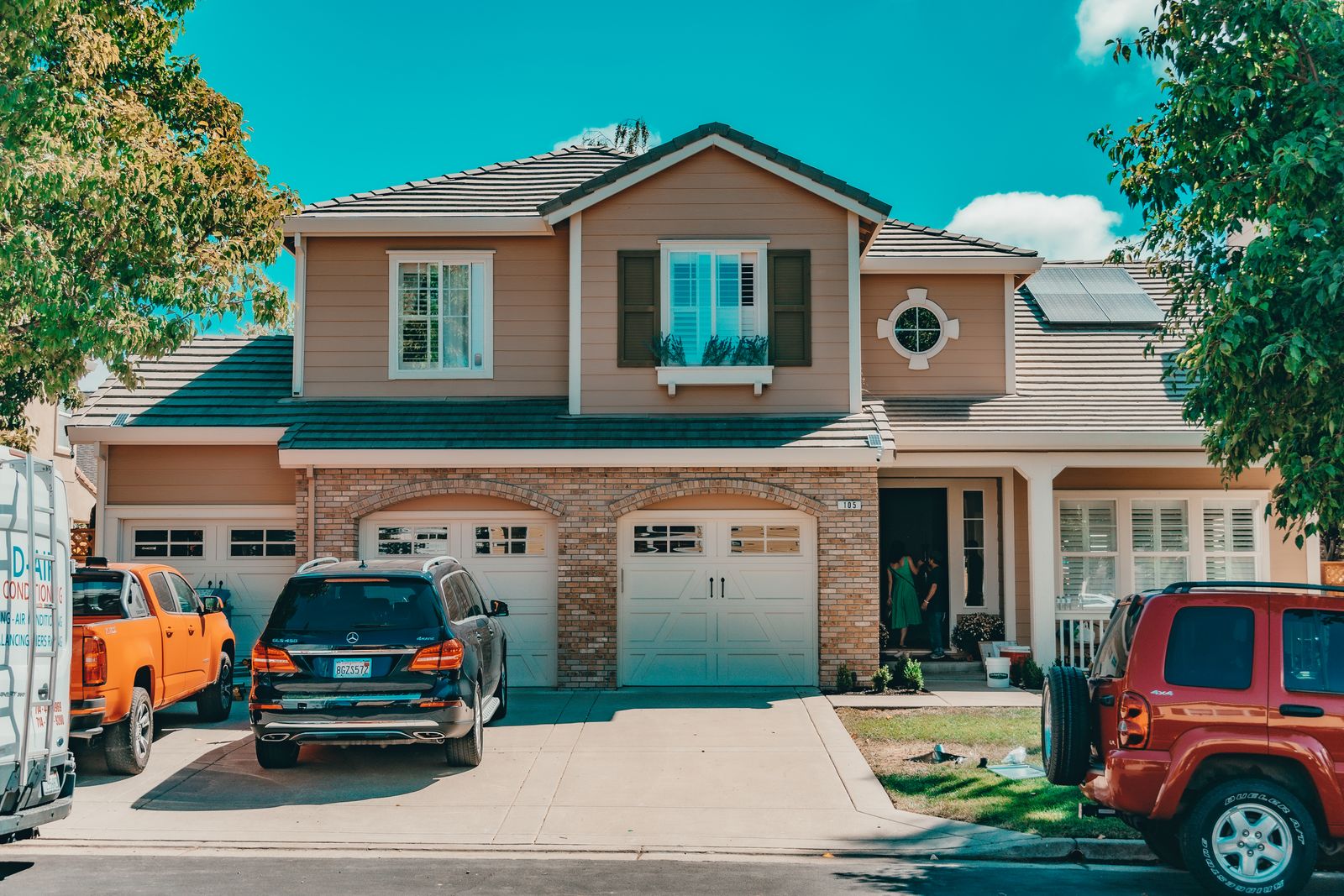 Row of family homes in a Santa Clara County neighborhood